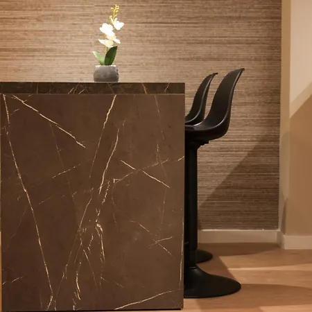 Giselle Escape ティラナ