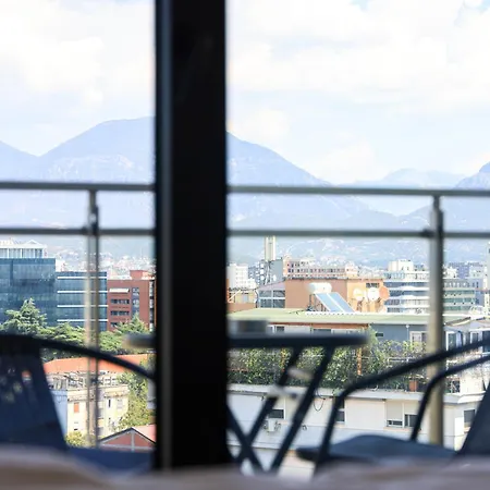 Giselle Escape ティラナ