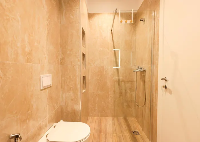 Giselle Escape 地拉那